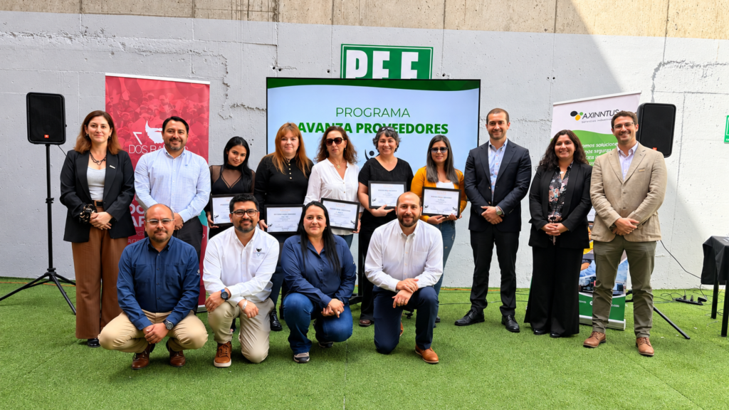 Participantes de Avanza Proveedores de Axinntus durante el cierre del programa en Antofagasta